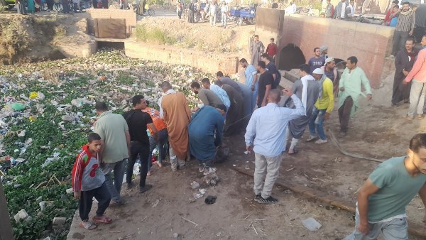 سقوط تروسيكل يحمل تلاميذ بمصرف بقرية سلام بمنقباد