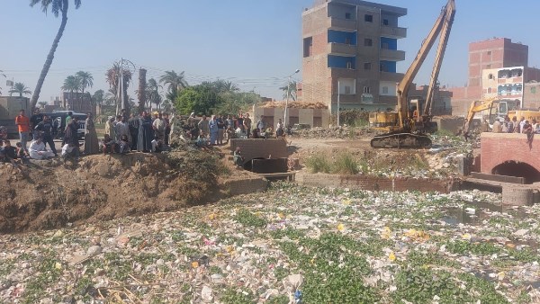 سقوط تروسيكل يحمل تلاميذ مدارس في ترعة بأسيوط 