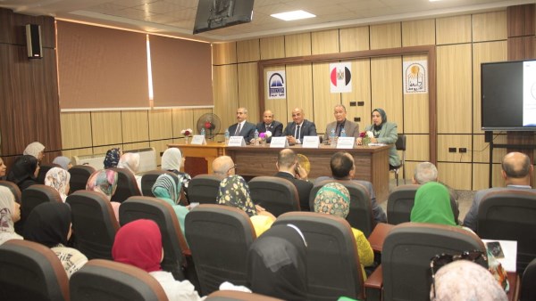 جامعة أسيوط تحتفل باليوم العالمي للمعلم بكلية التربية