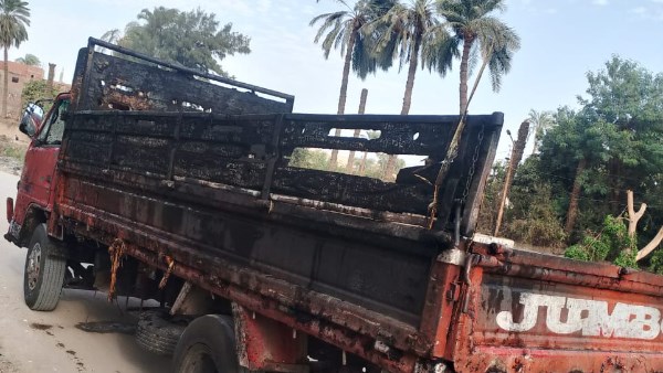  اندلاع حريق في سيارة نصف نقل محملة ب " بوص " الذرة الشامية