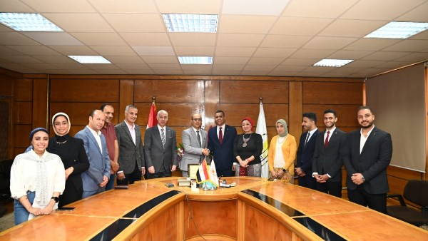 رئيس جامعة أسيوط يلتقي مجلس إتحاد الطلاب 