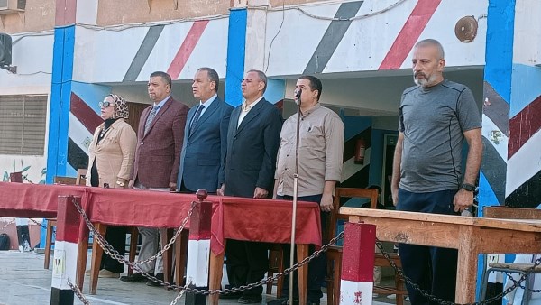 مدير تعليم أسيوط يشهد طابور الصباح بمدرسة ناصر الثانوية العسكرية ويفتتح بطولة كرة القدم والشطرنج