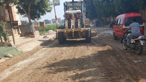 محافظ أسيوط: استمرار أعمال تسوية وتمهيد الشوارع بالغنايم لتحسين الخدمات