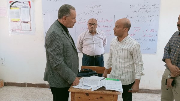 مدير تعليم أسيوط يحيل مديرى مدرستين بصدفا للتحقيق لتقصيرهم فى العمل