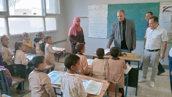 وكيل وزارة التعليم بأسيوط يتفقد مدارس صدفا