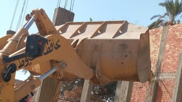 محافظ أسيوط: استرداد 1294 فدانًا و6 آلاف متر مربع خلال حملة لإزالة التعديات محافظ أسيوط: استرداد 1294 فدانًا و6 آلاف متر مربع خلال حملة لإزالة التعديات