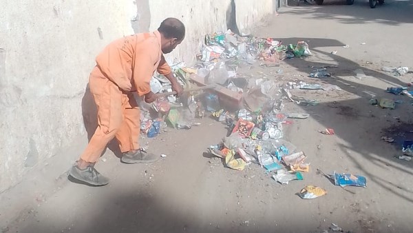 استمرار حملات رفع المخلفات وتحسين منظومة النظافة بمركز البداري استمرار حملات رفع المخلفات وتحسين منظومة النظافة بمركز البداري