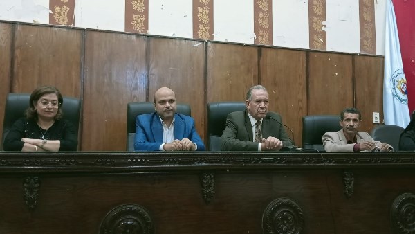 إجتماع وكيل وزارة التربية والتعليم بأسيوط بموجهي الأنشطة  إجتماع وكيل وزارة التربية والتعليم بأسيوط بموجهي الأنشطة