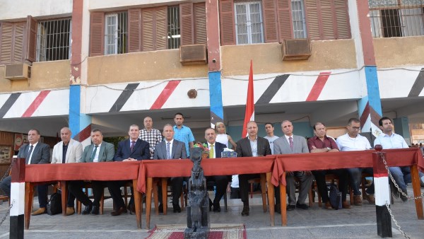 محافظ أسيوط يشارك طلاب "ناصر الثانوية العسكرية" فعاليات الإذاعة الموحدة بعدة لغات احتفالًا باقتراب افتتاح المتحف المصري الكبير محافظ أسيوط يشارك طلاب "ناصر الثانوية العسكرية" فعاليات الإذاعة الموحدة بعدة لغات احتفالًا باقتراب افتتاح المتحف المصري الكبير