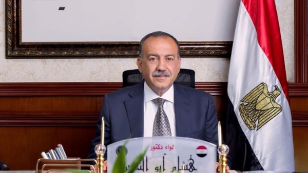 محافظ أسيوط يوجه بتقنين أوضاع الكهرباء وتركيب عدادات لأهالي حوض الربع محافظ أسيوط يوجه بتقنين أوضاع الكهرباء وتركيب عدادات لأهالي حوض الربع