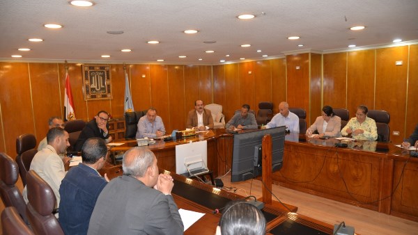 محافظ أسيوط يجري مقابلات لاختيار رؤساء قرى جدد لتمكين الشباب والمرأة محافظ أسيوط يجري مقابلات لاختيار رؤساء قرى جدد لتمكين الشباب والمرأة