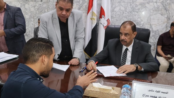 محافظ سوهاج يعقد اللقاء الجماهيري الأسبوعي للاستماع لشكاوى وطلبات المواطنين
