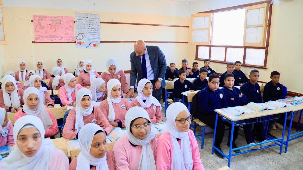 جانب من زيارة الوزير بسوهاج