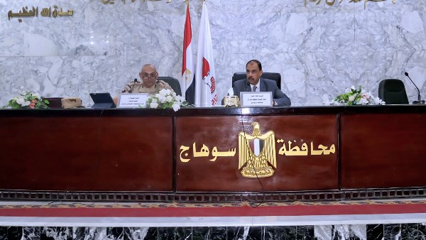 محافظ سوهاج يترأس اجتماعا لبحث الموقف التنفيذي لمشروعات حياة كريمة