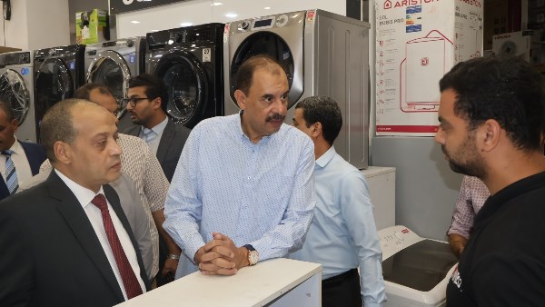 محافظ سوهاج والغرفة التجارية يتابعان ضبط الأسعار بالأسواق والمحال التجارية |صور