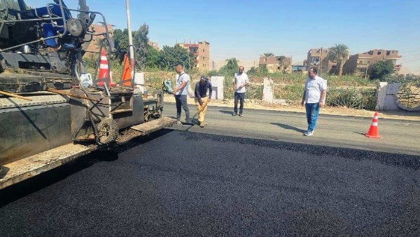 محافظ سوهاج يتابع أعمال رصف الطريق الزراعي الشرقي في ساقلتة محافظ سوهاج يتابع أعمال رصف الطريق الزراعي الشرقي في ساقلتة