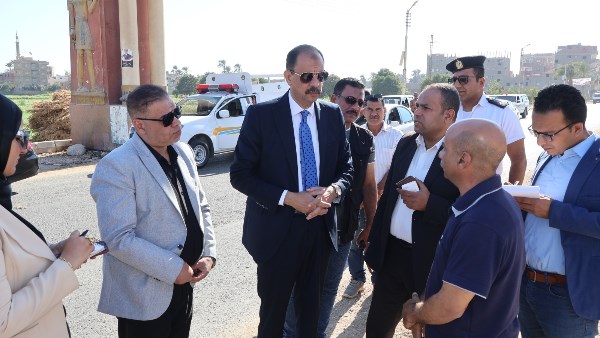 محافظ سوهاج يتفقد طريق الحواويش بأخميم تمهيدًا لتطويره ورصفه محافظ سوهاج يتفقد طريق الحواويش بأخميم تمهيدًا لتطويره ورصفه