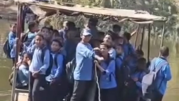 محافظ سوهاج يوقف معدية غير مرخصة بالبلينا.. ولجنة عاجلة لفحص الواقعة محافظ سوهاج يوقف معدية غير مرخصة بالبلينا.. ولجنة عاجلة لفحص الواقعة