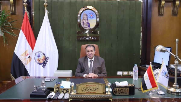 رئيس جامعة جنوب الوادي يناقش الاعتماد المؤسسي وميكنة الموارد المالية