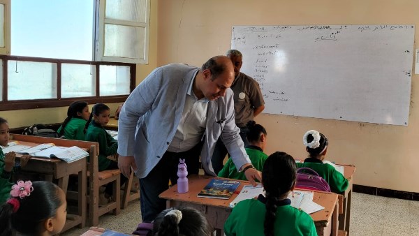تعليم قنا يلغى ندب مدير مدرسة لضعف مستوى التلاميذ| صور