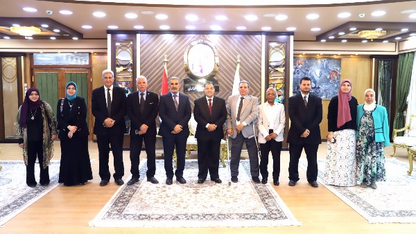 اجتماع جامعة قنا