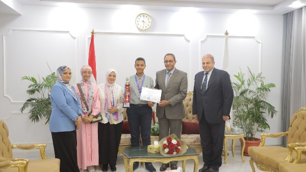 تكريم الطالب الفائز 