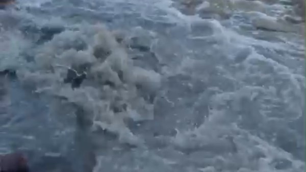 كسر مفاجئ في ماسورة صرف صحي بالاقصر 