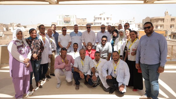 وزير السياحة والآثار يلتقي الأثريين والمرممين بإسنا: أنتم حماة الحضارة المصرية