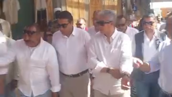وزير السياحة والآثار يتفقد معبد خنوم بإسنا والسوق السياحي برفقة نائب المحافظ ومدير عام آثار الأقصر