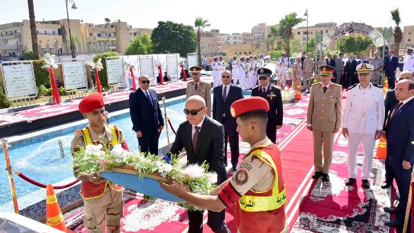 الأقصر تتشح بأعلام النصر.. ومحافظها يضع إكليل الزهور على قبر الجندي المجهول في الذكرى الـ52 لانتصارات أكتوبر