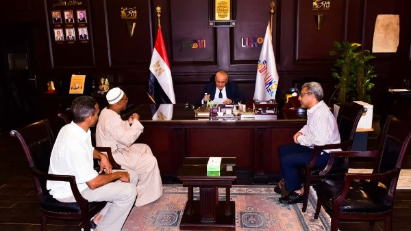 محافظ الأقصر يستجيب لمطالب أهالي الزناقطة ويوجه بسرعة تنفيذ طريق يربط القرية بالمباني الحكومية