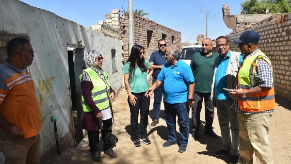 مياه الأقصر: وفد اليونيسف يتفقد تركيب وصلات المياه بالرياينة بأرمنت