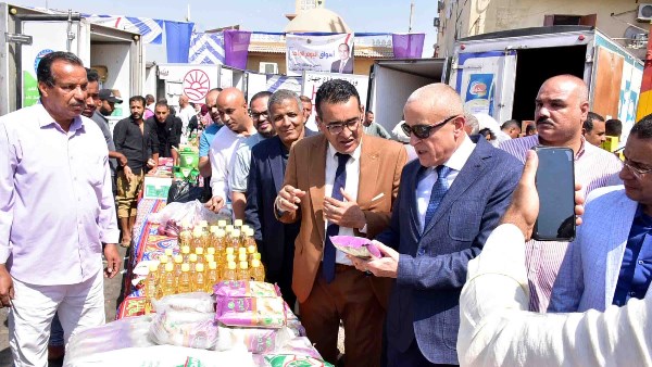 محافظ الأقصر يفتتح سوق اليوم الواحد ومحطة الغاز الطبيعي بالعوامية
