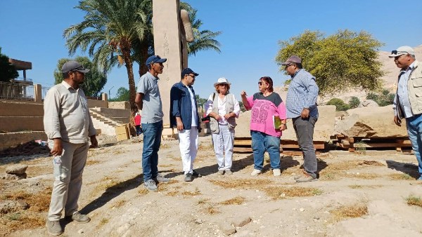 مدير عام آثار الأقصر يتفقد أعمال البعثات الدولية بالبر الغربي