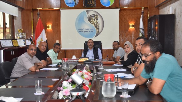 رئيس شركة مياه الأقصر يناقش المخططات التفصيلية لمشروعات الصرف الصحي بمراكز المحافظة