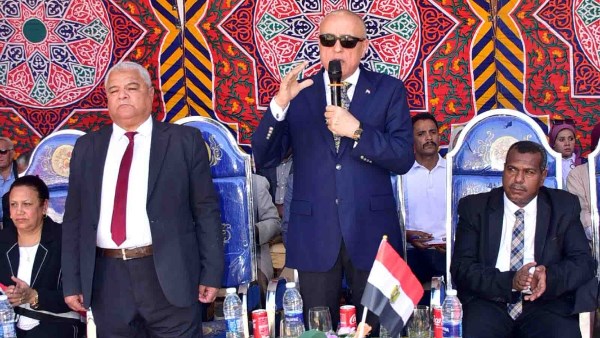 محافظ الأقصر يدشن مبادرة "تاريخ بلدنا في عيون ولادنا" لترسيخ الانتماء الوطني بين الطلاب