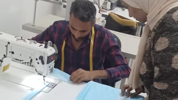 "شركة مياه الأقصر تبدأ التشغيل الفعلي لورشة تصنيع زيّ السلامة المهنية للعاملين"
