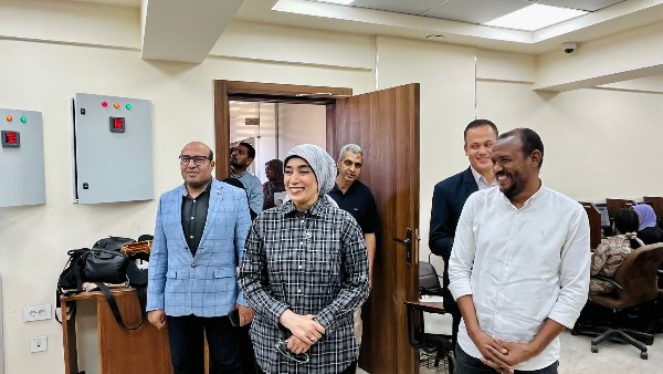 رئيس جامعة الأقصر تتفقد اختبارات التحول الرقمي