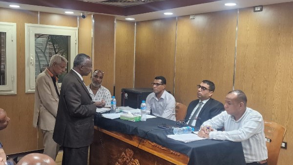 نائب محافظ الأقصر يبحث شكاوى وطلبات المواطنين خلال لقاء اليوم المفتوح