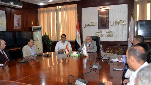 محافظ الأقصر يعقد اجتماعًا موسعًا لمتابعة الموسم السياحي الحالي وبحث سبل تطوير المنظومة السياحية والأثرية بالمحافظة
