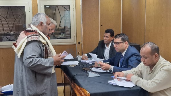28 طلبا وشكوى يفحصها نائب محافظ الأقصر خلال لقاء اليوم المفتوح 28 طلبا وشكوى يفحصها نائب محافظ الأقصر خلال لقاء اليوم المفتوح