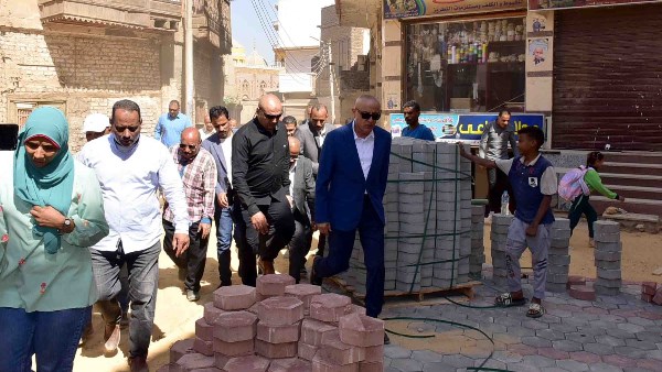 محافظ الأقصر يوجه برصف طريق نجع أبو سعيد ويتابع تطوير كورنيش إسنا والإنترلوك بالسويقة محافظ الأقصر يوجه برصف طريق نجع أبو سعيد ويتابع تطوير كورنيش إسنا والإنترلوك بالسويقة