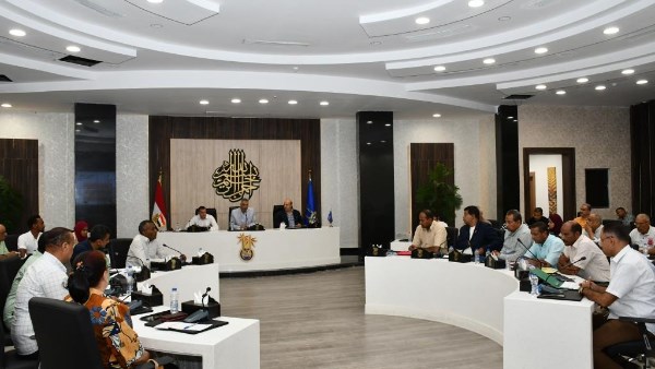 محافظ أسوان يشدد على سرعة إنهاء ملف تقنين وإسترداد أراضى الدولة خلال شهر