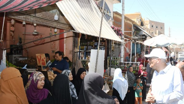 جولة محافظ أسوان
