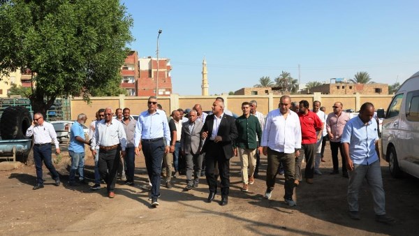 جولة محافظ أسوان