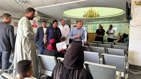 نائب محافظ أسوان يتابع توافر السلع وجاهزية المستشفى الدولي ضمن فعاليات مهرجان تعامد الشمس