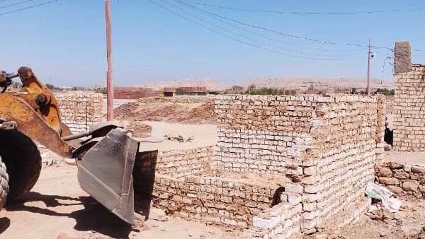 أسوان.. إزالة 13 حالة تعد على أملاك الدولة والأراضى الزراعية في 3 مدن