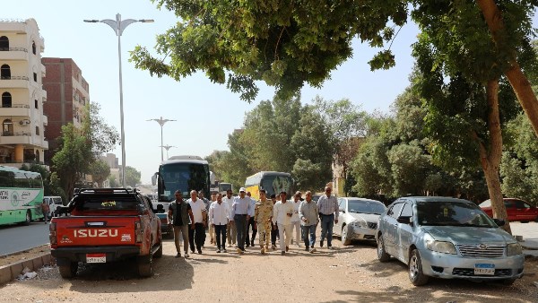 توجيهات محافظ أسوان بجولته الميدانية.. تكثيف النظافة ورفع الإشغالات وتأمين أعمدة الإنارة توجيهات محافظ أسوان بجولته الميدانية.. تكثيف النظافة ورفع الإشغالات وتأمين أعمدة الإنارة