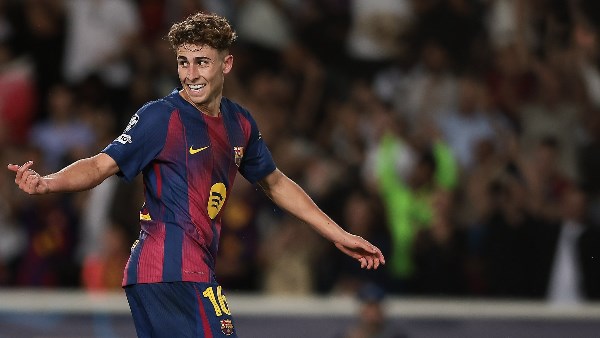 برشلونة يتقدم على أولمبياكوس بثنائية لوبيز في الشوط الأول