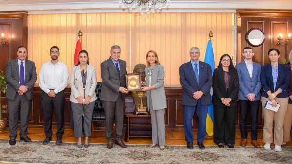 محافظ الاسكندرية مع مدير اليونيسكو